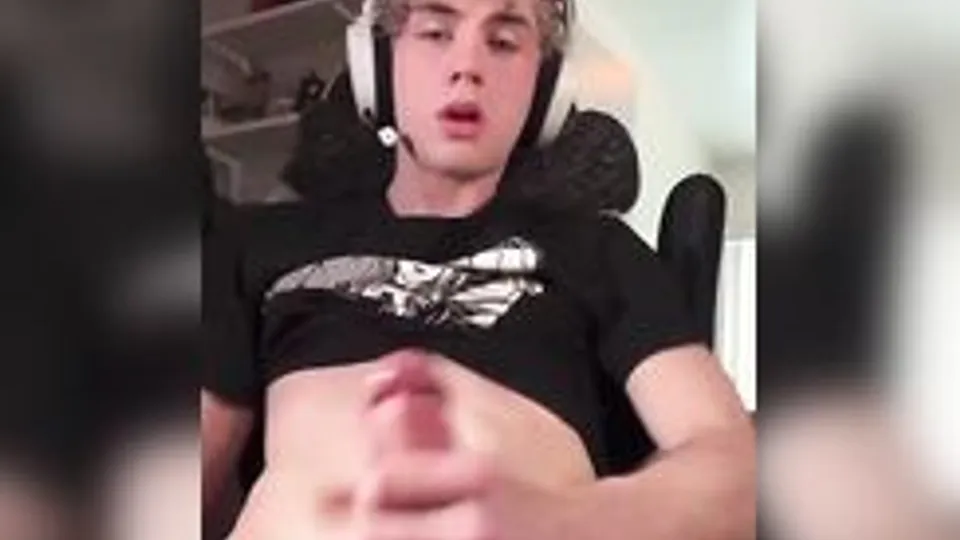 Game Blonde Twink Use New Cock Toy