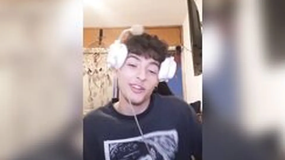 Gamer Argentino is smoking pot and exposing his cock - cam porn