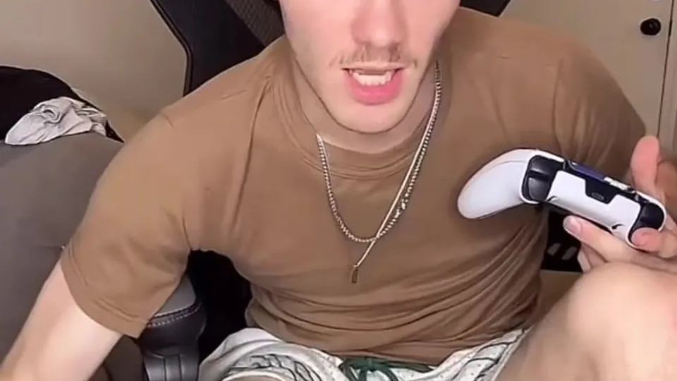 Gaming dick slip - ThisVid.com