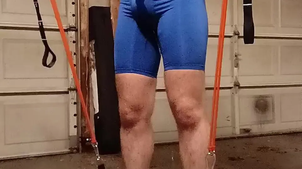 Garage Workout Piss - ThisVid.com