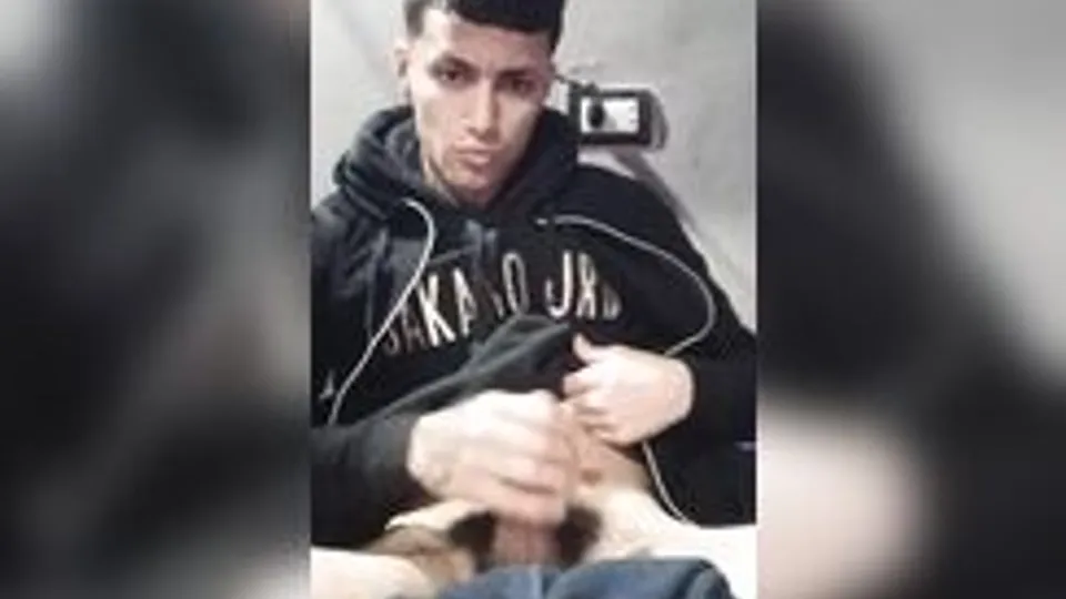 [Garoto latino com sua bimba na punheta com gozada farta]