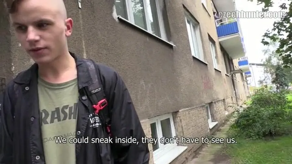 Chasseur Tchèque : Baise Gay Brutale avec une Grosse Bite