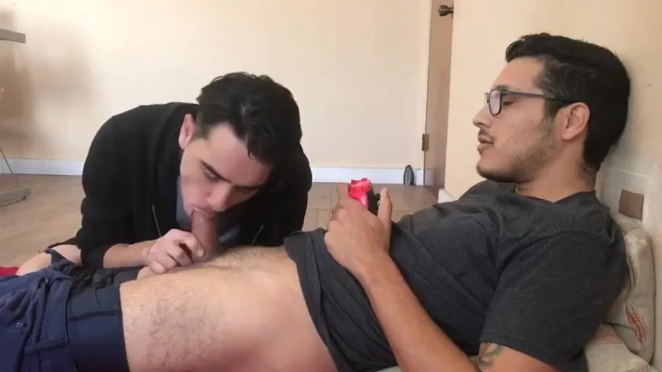 Gay couple fucks bareback on the floor (cute) - ThisVid.com