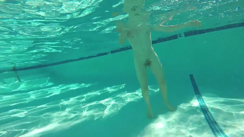 GAY LOVERS SKINNY DIPPING IN POOL - ThisVid.com