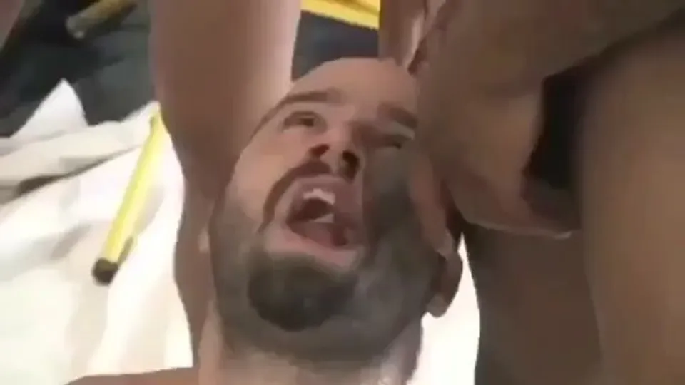 Gay pissing group - ThisVid.com