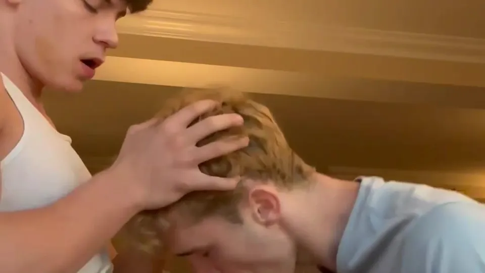 Gay twink sucked by friend - ThisVid.com