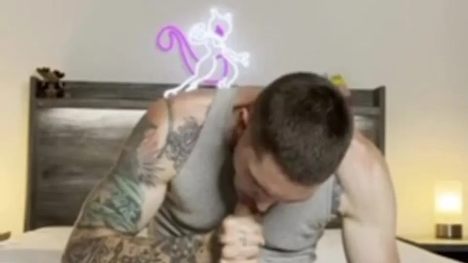 Gets his big cock serviced by a twink - ThisVid.com