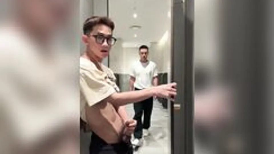 Getting a strangers attention gay porn videos