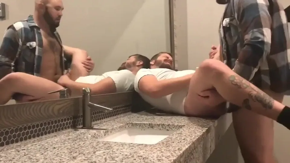 Getting Fucked in The Restroom - ThisVid.com