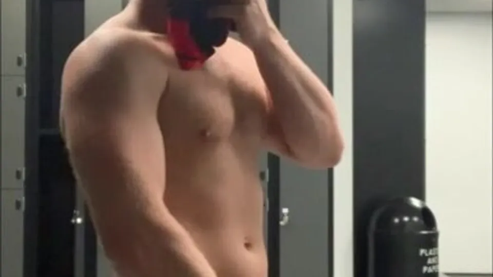 Ginger guy cums in locker room - ThisVid.com