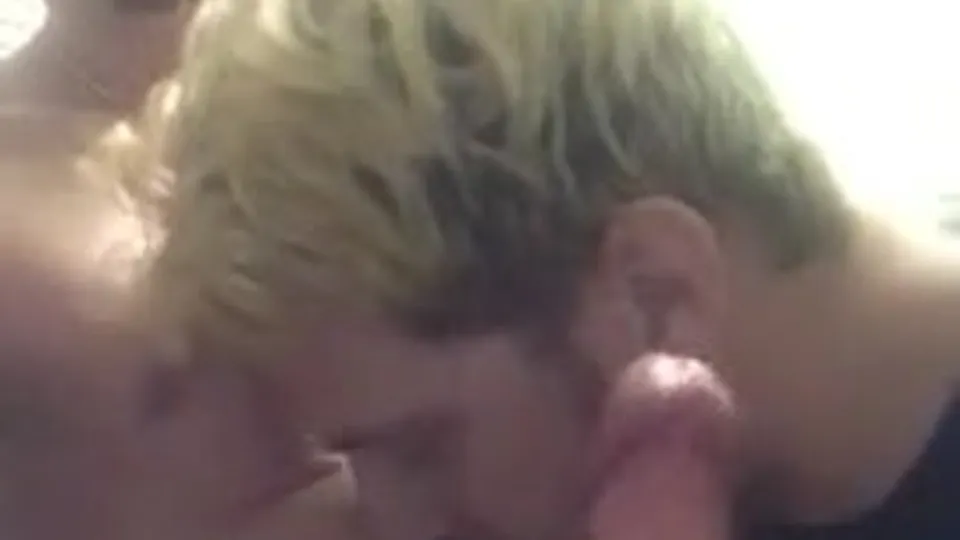 Giving str8 friend bj in the bathroom - ThisVid.com