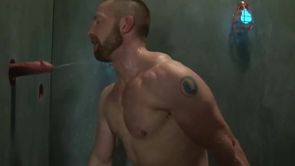 Glory Hole pissing - ThisVid.com