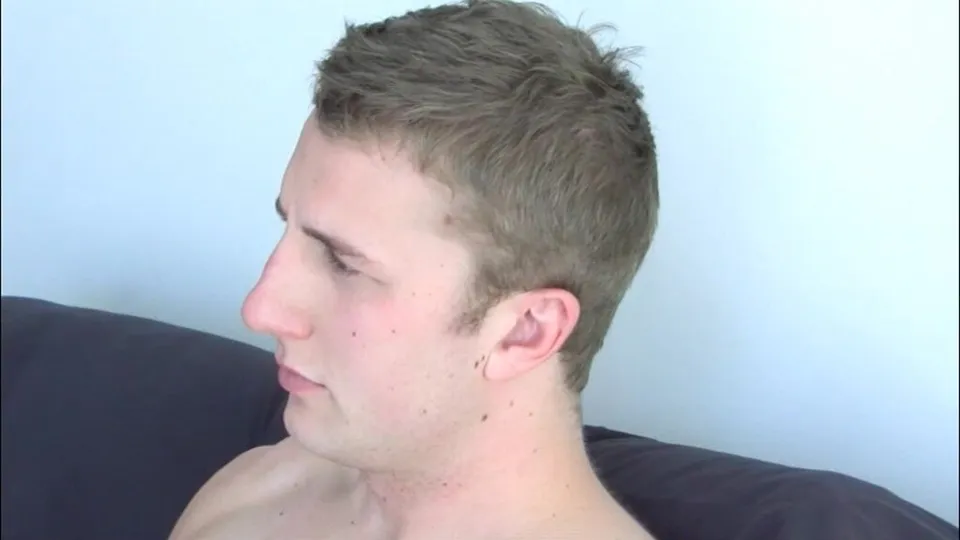 Gloryhole Str8 stud gets sucked - ThisVid.com