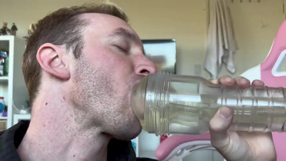 同性恋变态：在塑料玩具上做肛门口交