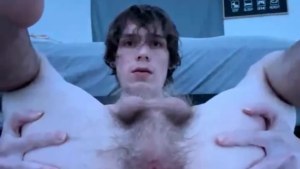 Gooner Twink Jerks Off and Shows Ass