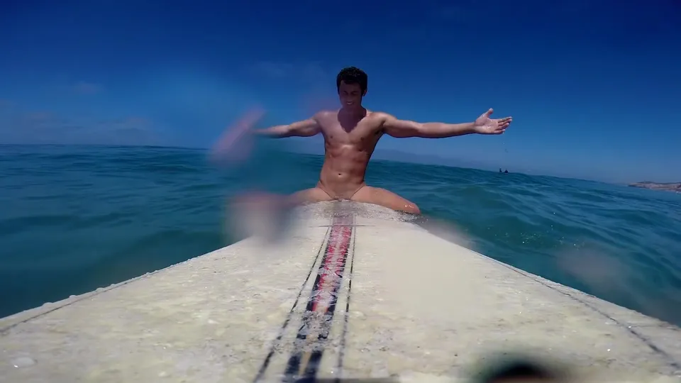 Gorgeous Naked Surfer - ThisVid.com