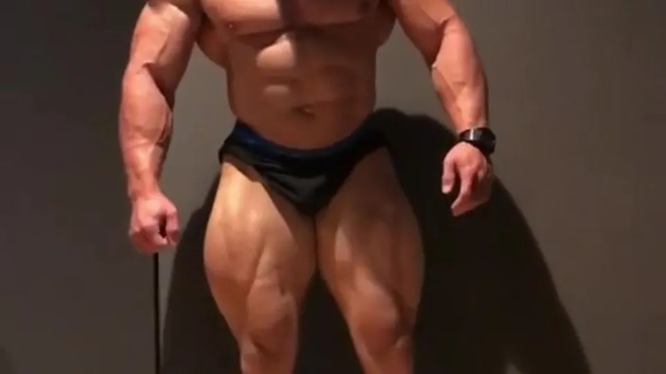 Gorgeous Young Muscle God - ThisVid.com