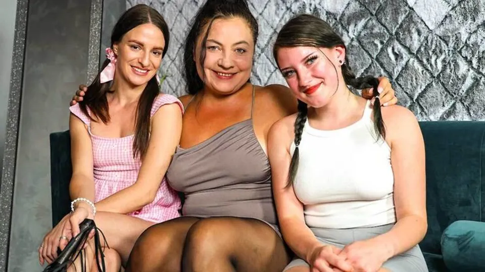 Grandmams - Christina SantesLiliana LilyMari secret - Teaching girls 