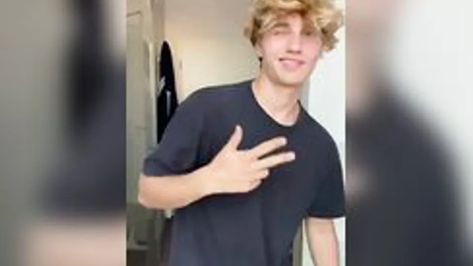 Gray; Blond Cutie with long dong wanks