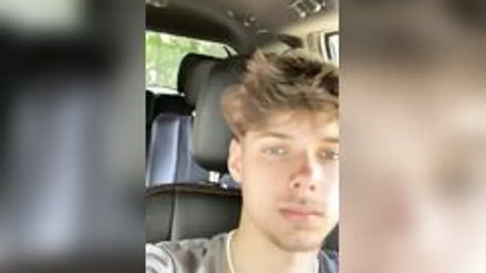 Gray-eyed hunk jerking off a nice uncut dick