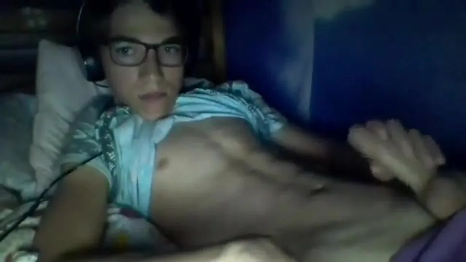 muscular guy flexing on cam