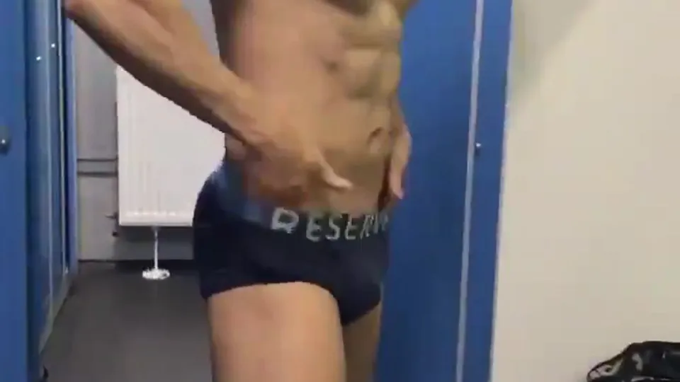 GREAT HOT BOY IN THE LOCKERROOM - ThisVid.com