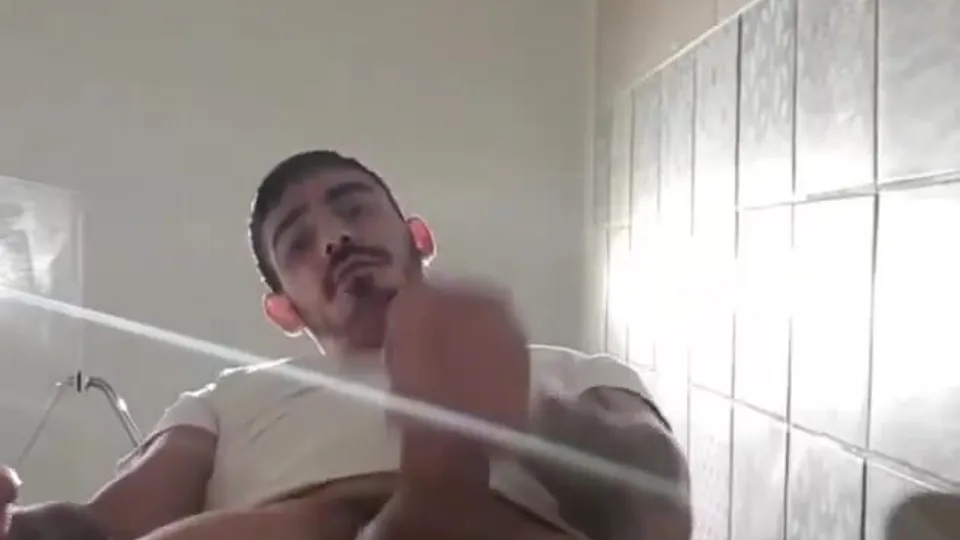 Greek jerking and cumming on camera - ThisVid.com