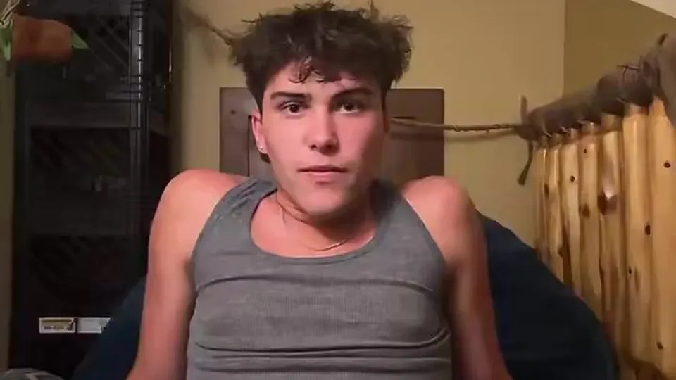 Green shorts boy so sexy live cam porn