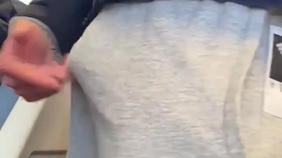 Grey sweatpants - ThisVid.com