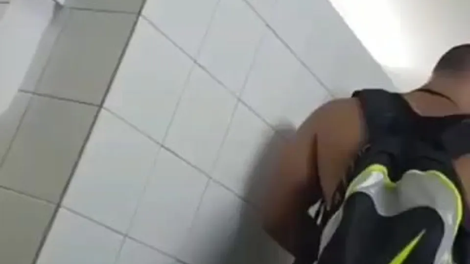 Group cruising in public toilet - ThisVid.com