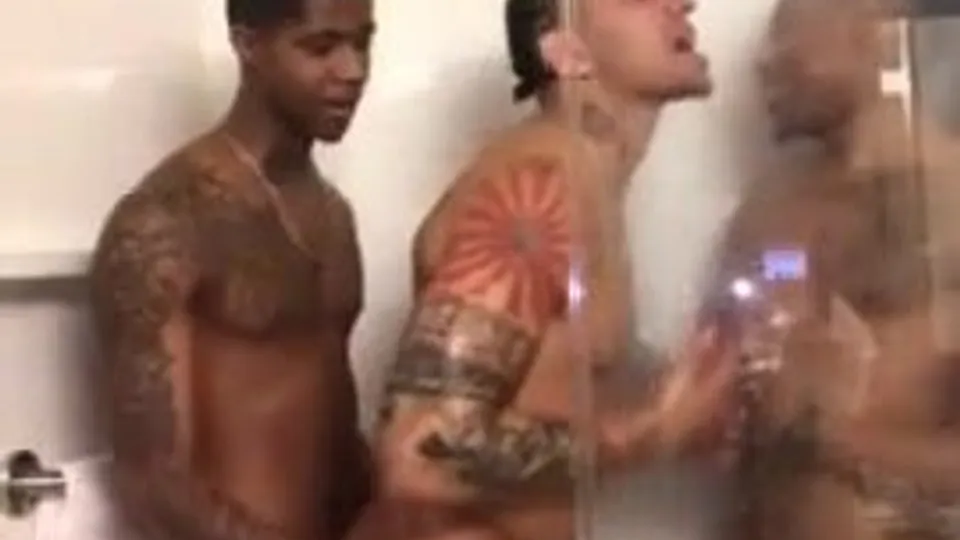Group of Black friends have fun in shower - ThisVid.com