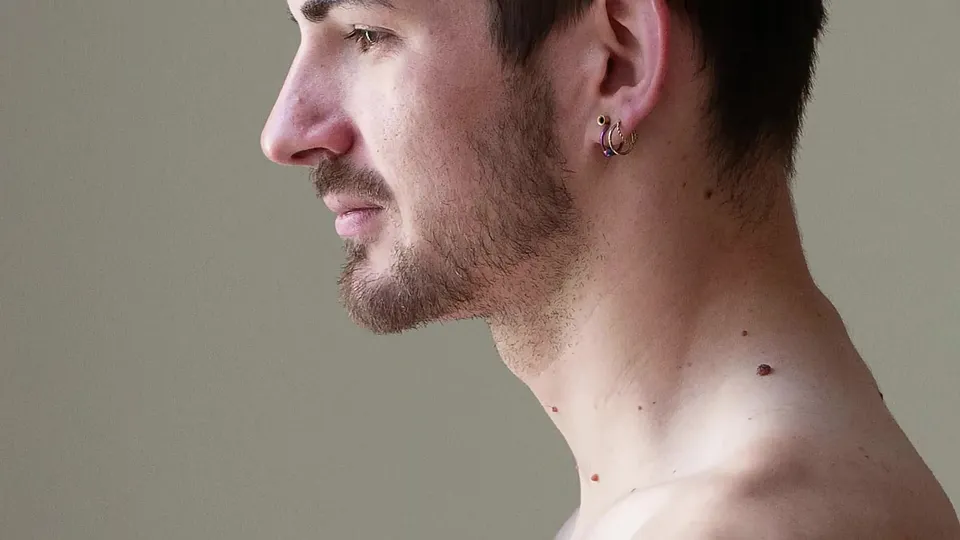 Guess his penis 2 - ultra high resolution photos - ThisVid.com