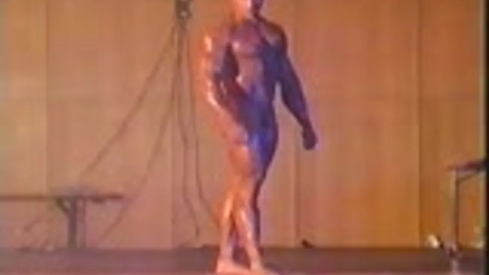 GUNTHER in extra skimpy posers