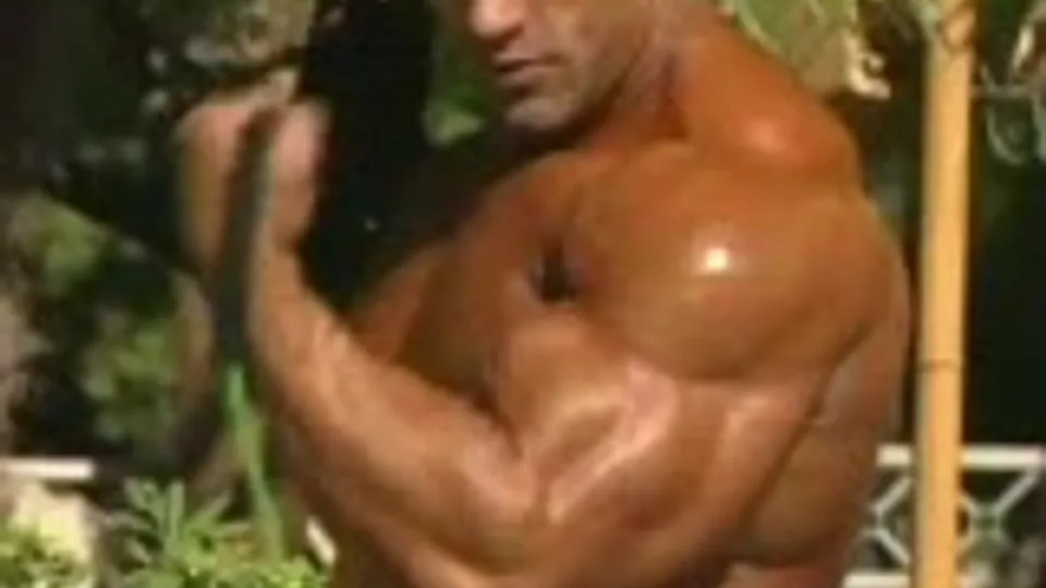 Gustavo Badell - Camera 2 Closeup Pump