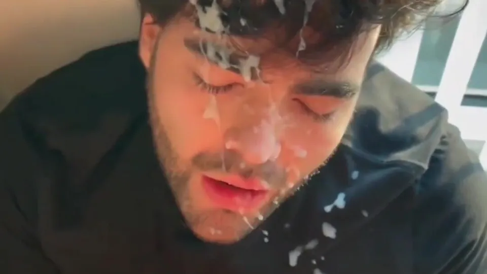 Guy gets facial from guy - ThisVid.com