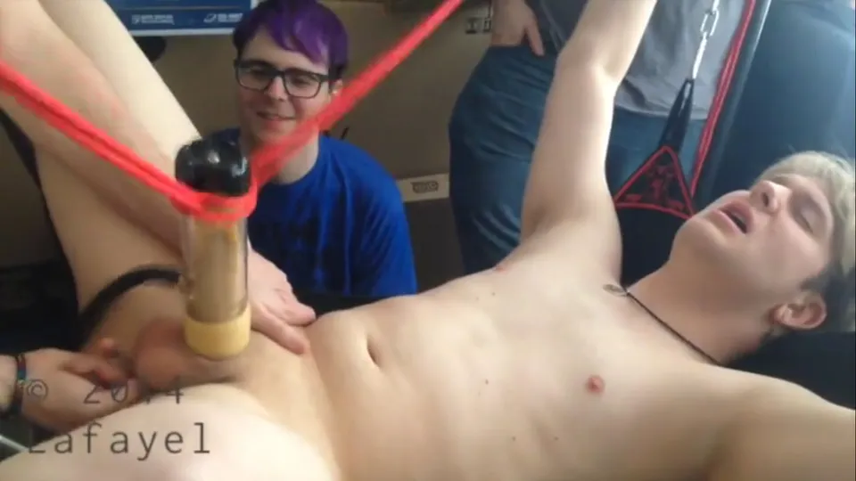 Guy gets milked surrounded by friends (CLEAR VERSION) - ThisVid.com