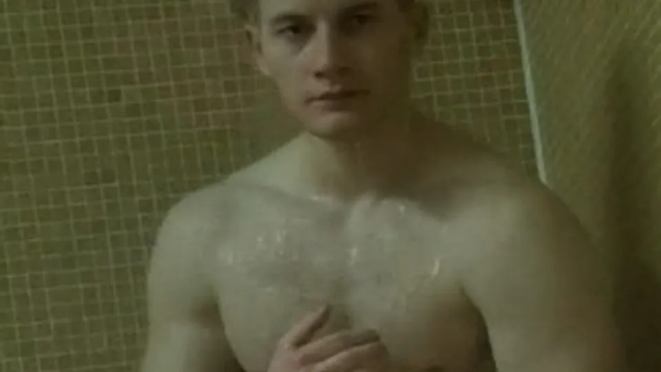 Guy in the bathroom - This guy is cute - ThisVid.com