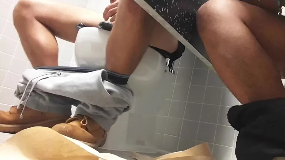 Guy jerking off in college library bathroom - ThisVid.com