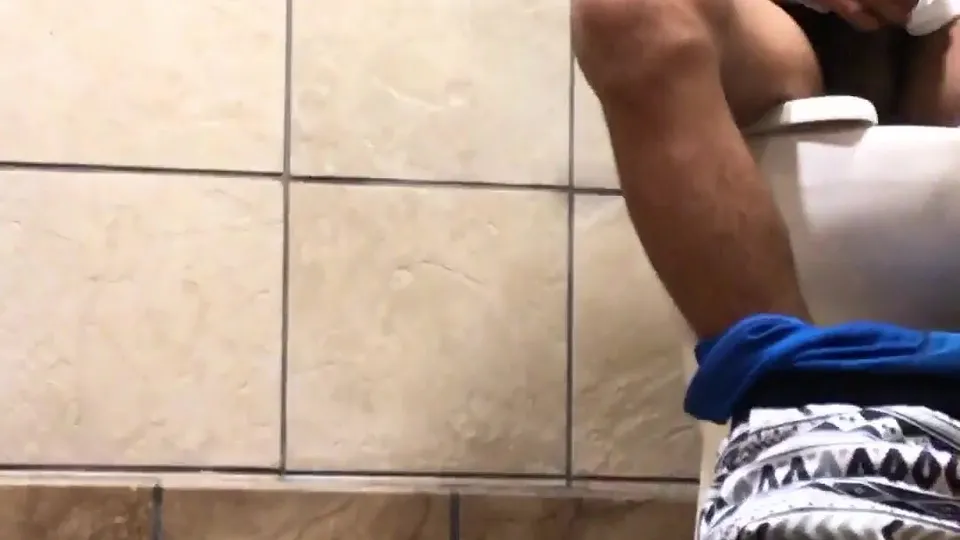 Guy Jerking Off in Stall - video 2 - ThisVid.com
