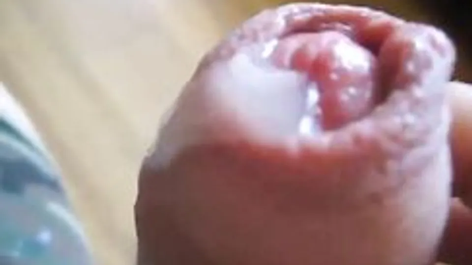 Guy stimulates his glans and cums