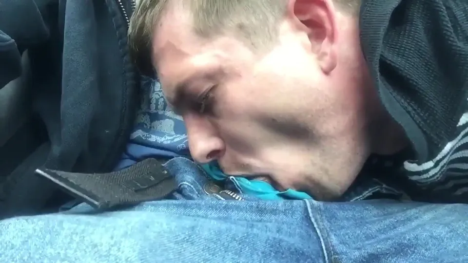 Guy swallows cum in car - ThisVid.com