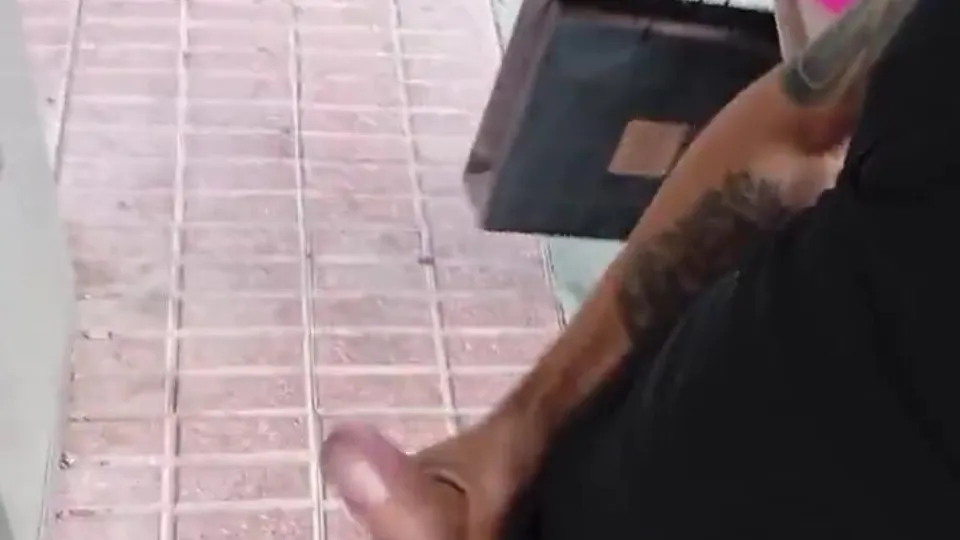 Guy wanking in the street and helped by strangers - ThisVid.com