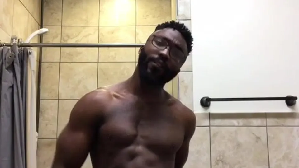 Guy with BBC masturbates in gym bathroom - ThisVid.com