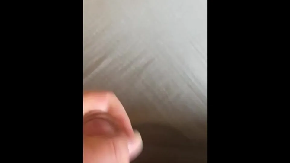 Guy with thick cock cumming on bed