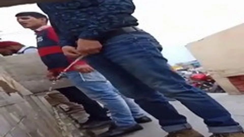 Guys caught pissing on the street - ThisVid.com