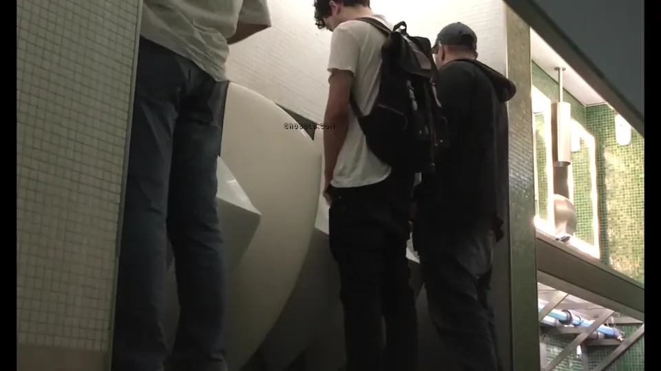 GUYS JERKING OFF AT THE URINALS