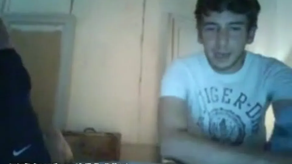 Guys on webcam and help jerk - ThisVid.com