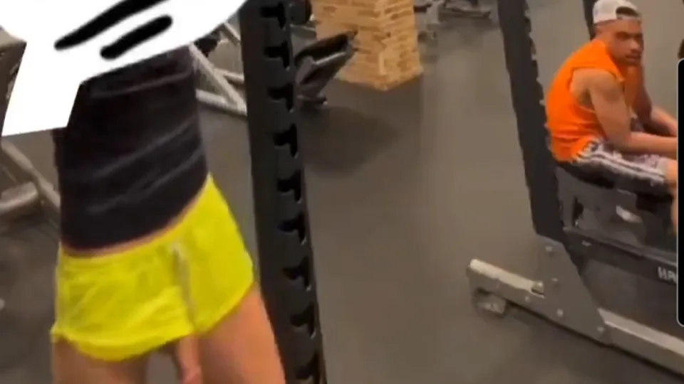 Gym big dick slip caught - ThisVid.com