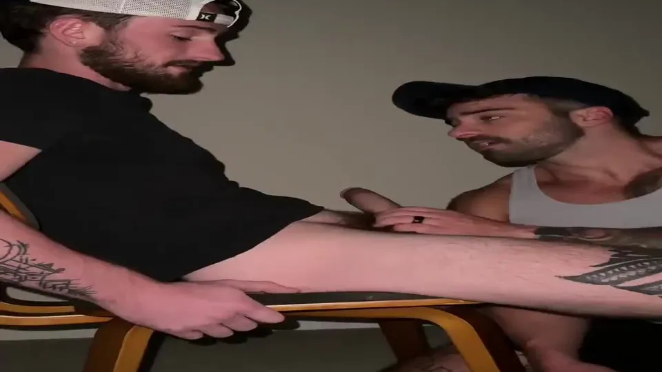 Gym Muscle DILF, Strong Arms And Hot Chest, Cock Sucking And Kinky Cock Stuff With Fuck Buddies (1).mp4