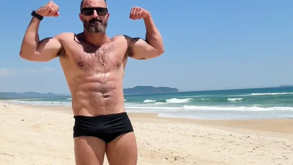 Hadsome daddy honry on the beach - ThisVid.com